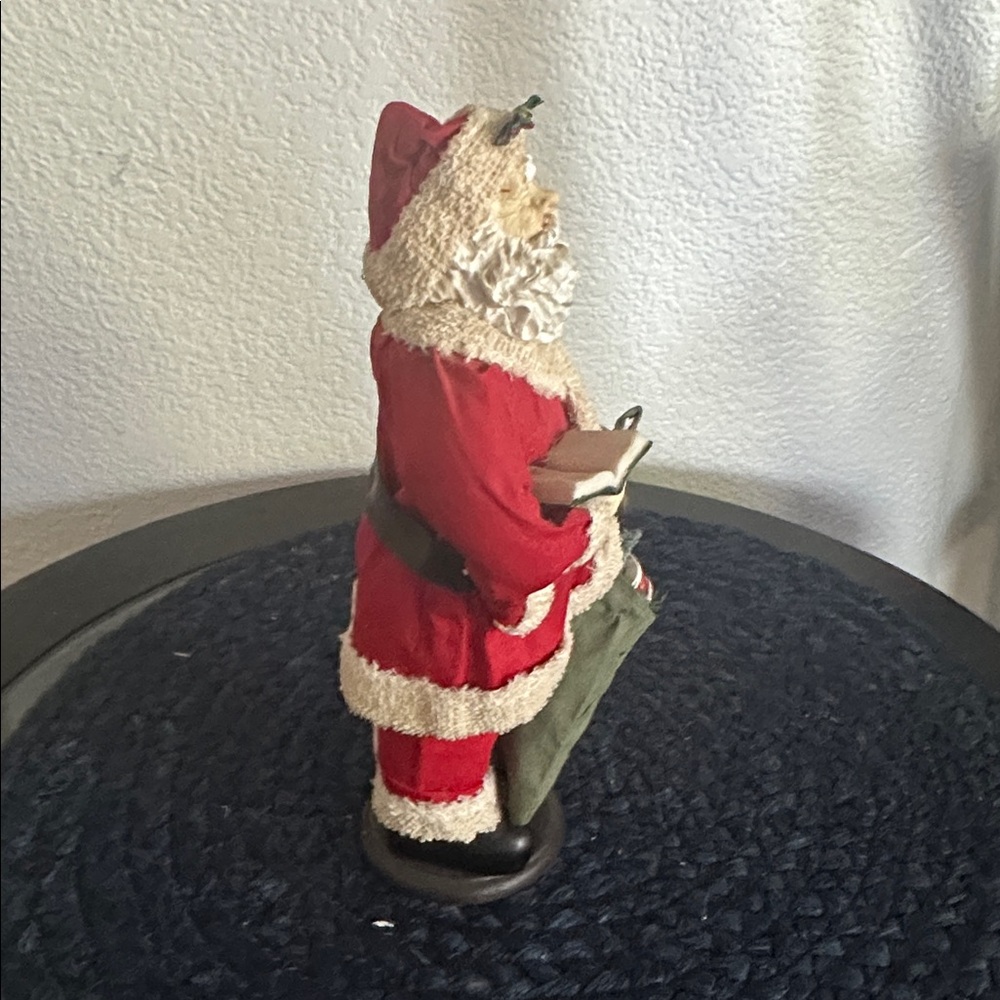 Vintage Santa Claus Figurine - Picture 3 of 5